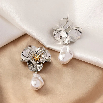 1 Pair Elegant Retro French Style Flower Plating Inlay Alloy Pearl Gold Plated Drop Earrings