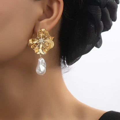 1 Pair Elegant Retro French Style Flower Plating Inlay Alloy Pearl Gold Plated Drop Earrings