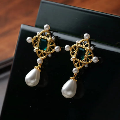 1 Pair Elegant Retro French Style Geometric Hollow Out Inlay Copper Artificial Pearls Zircon 18K Gold Plated Drop Earrings