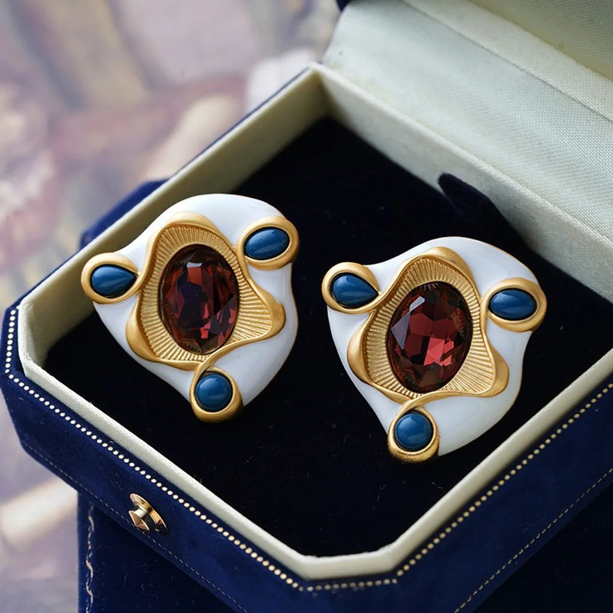 1 Pair Elegant Retro Geometric Alloy Tiger Eye Rhinestones Ear Studs