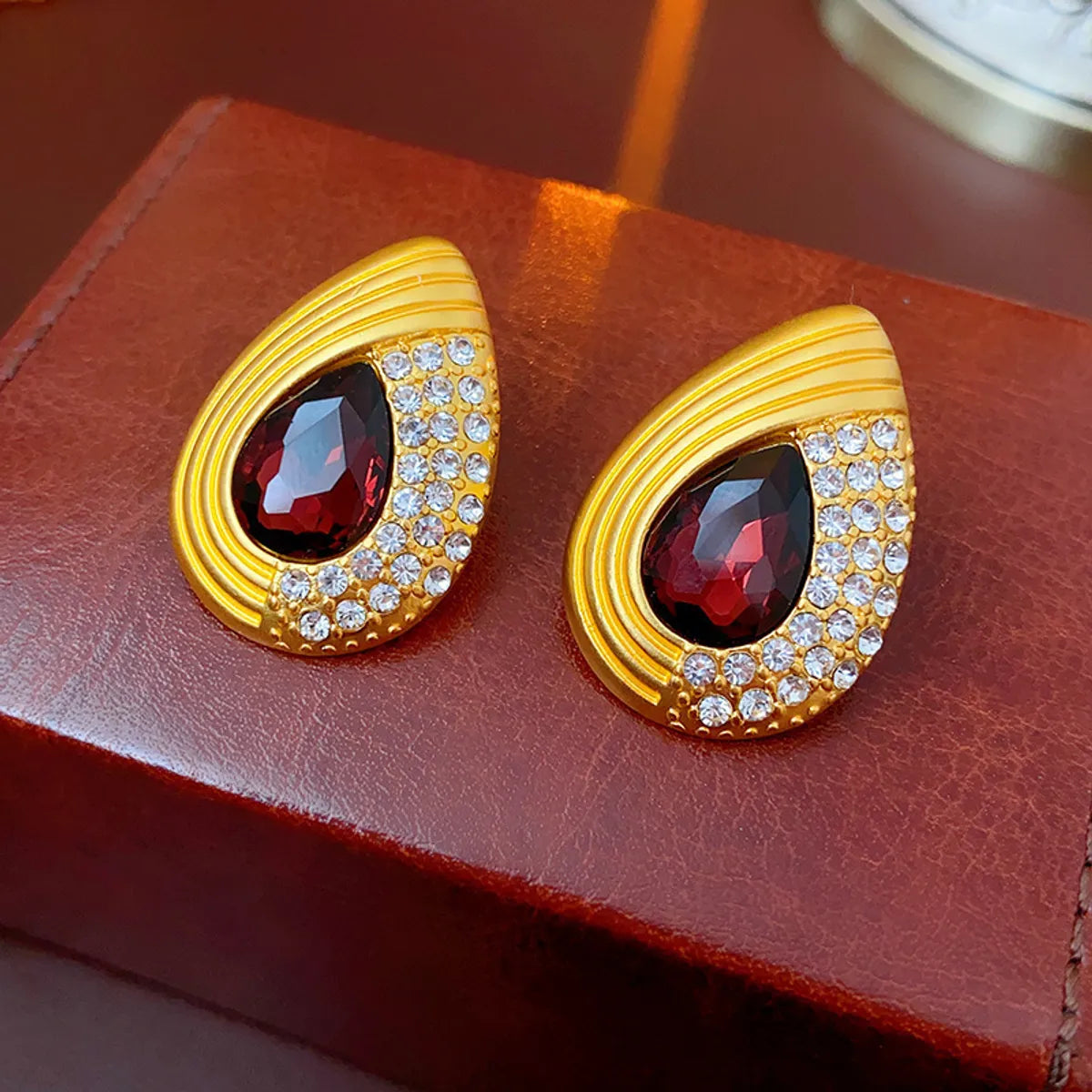 1 Pair Elegant Retro Geometric Enamel Alloy Ear Studs