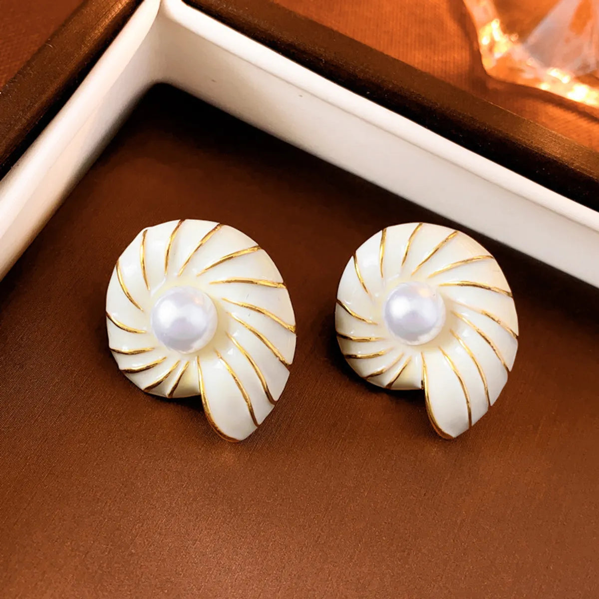 1 Pair Elegant Retro Geometric Enamel Alloy Ear Studs