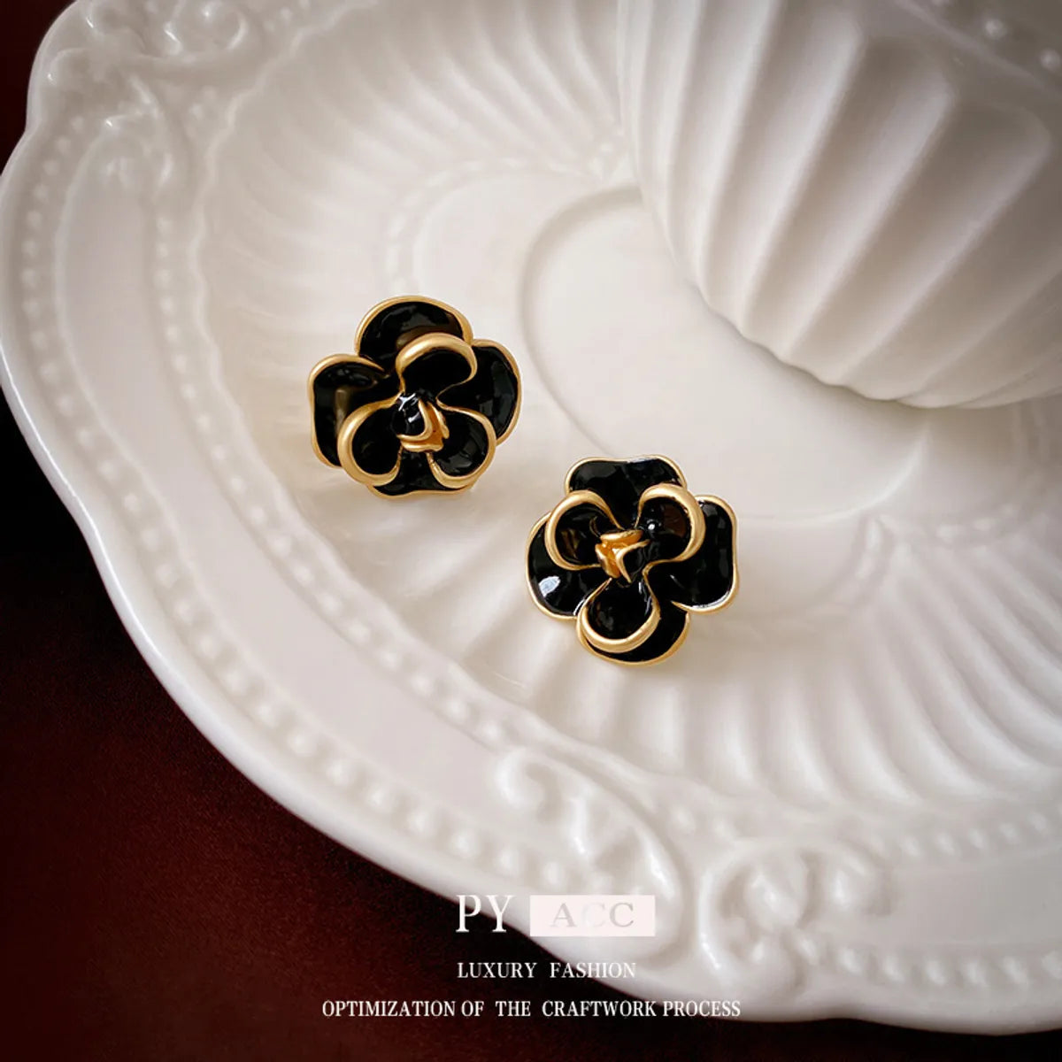 1 Pair Elegant Retro Geometric Enamel Alloy Ear Studs