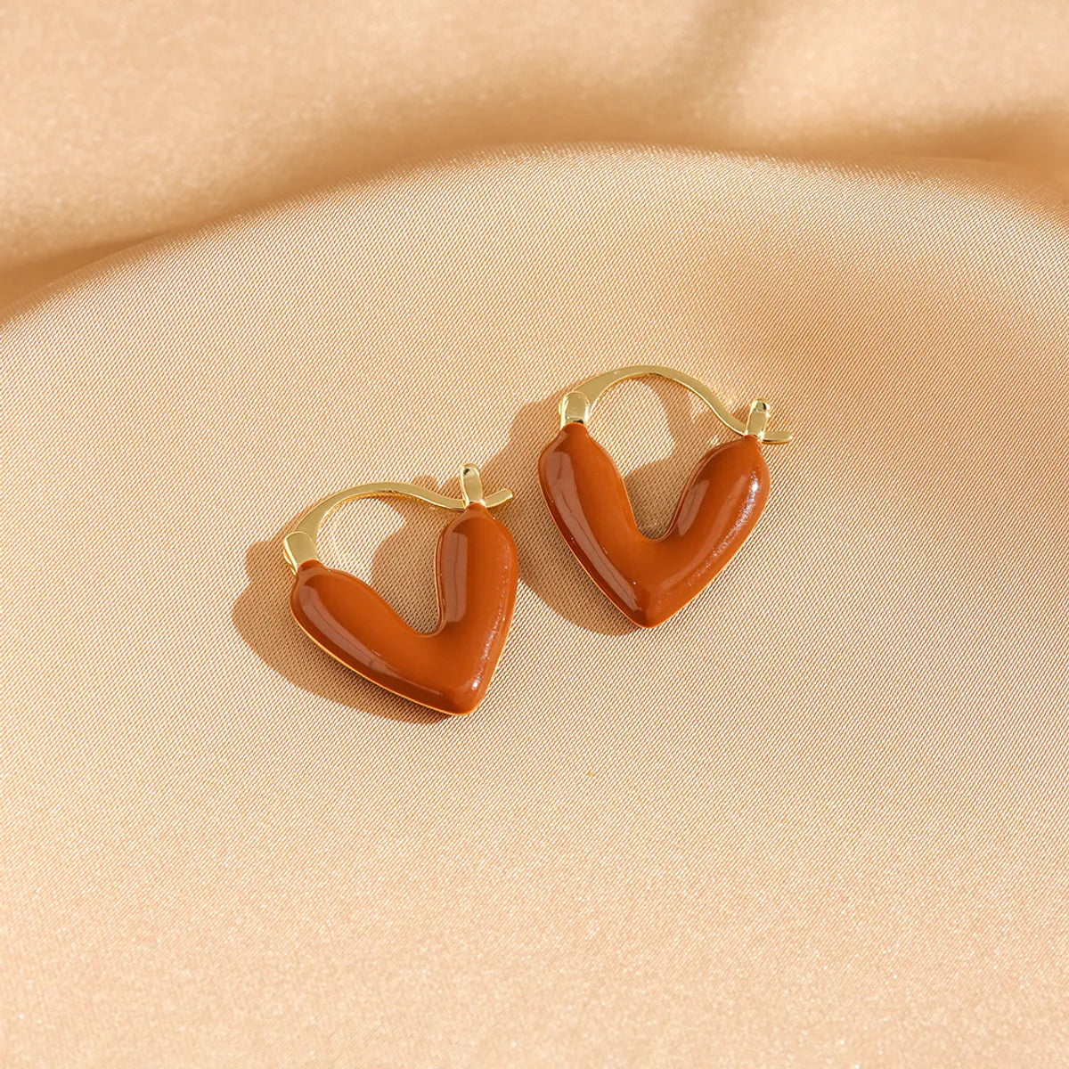 1 Pair Elegant Retro Heart Shape Enamel Plating Copper Gold Plated Earrings