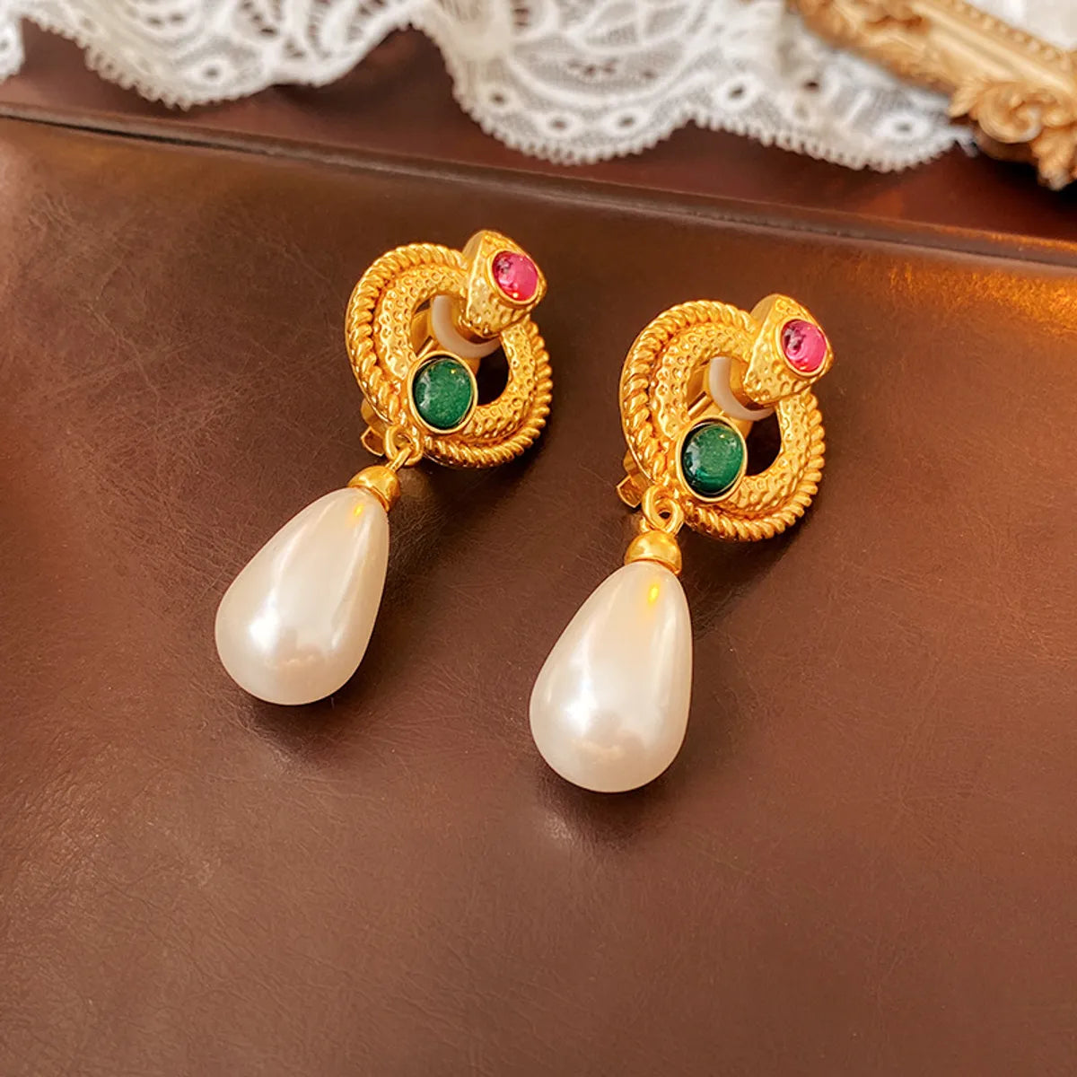 1 Pair Elegant Retro Heart Shape Flower Plating Inlay Copper Pearl Earrings