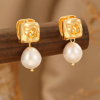 1 Pair Elegant Retro Irregular Pearl Freshwater Pearl Copper Natural Stone 18K Gold Plated Drop Earrings