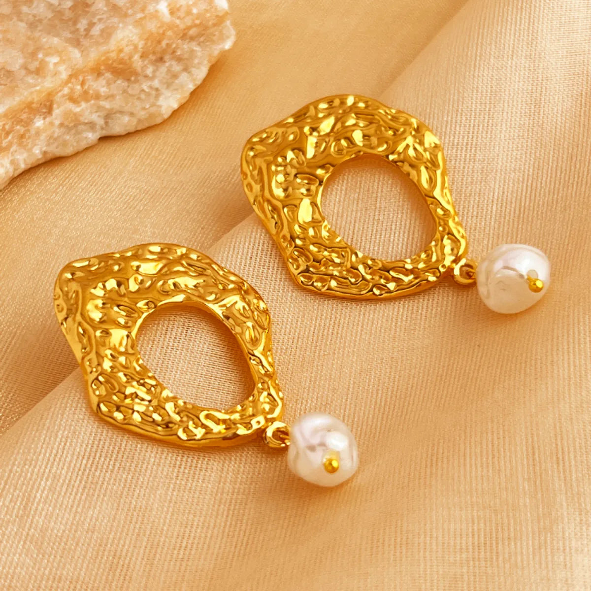 1 Pair Elegant Retro Irregular Pearl Hollow Out 201 Stainless Steel 18K Gold Plated Drop Earrings