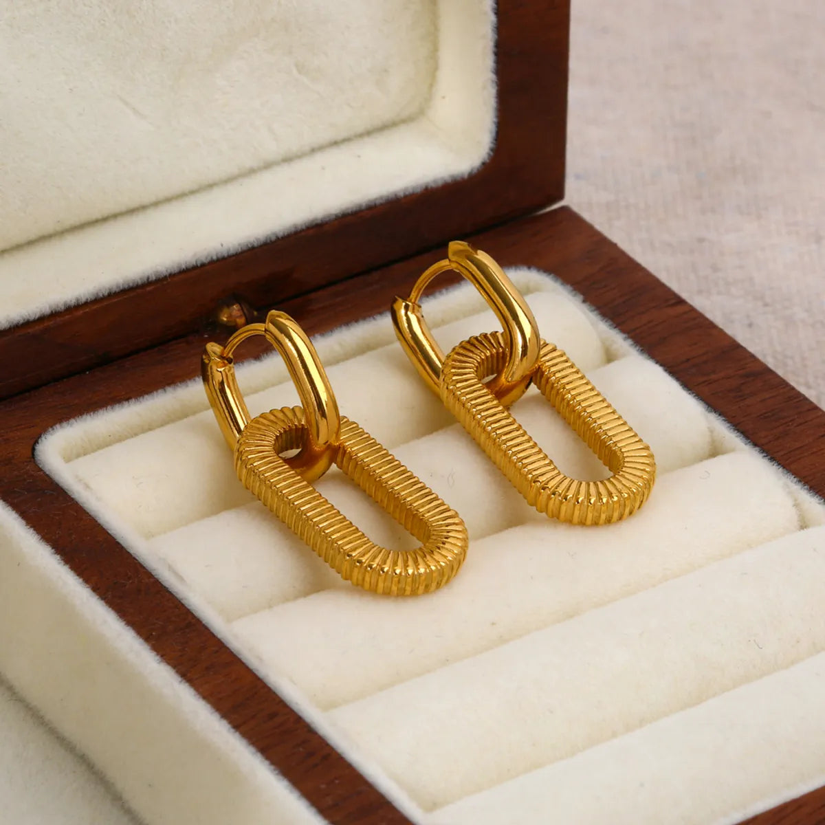 1 Pair Elegant Retro Oval Thread Polishing Plating Stainless Steel 18k Gold Plated Drop Earrings