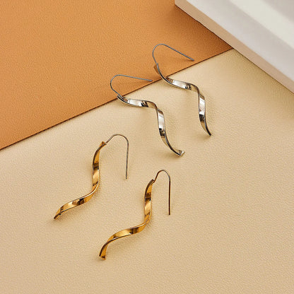 1 Pair Elegant Retro Queen Spiral Stripe Alloy Drop Earrings