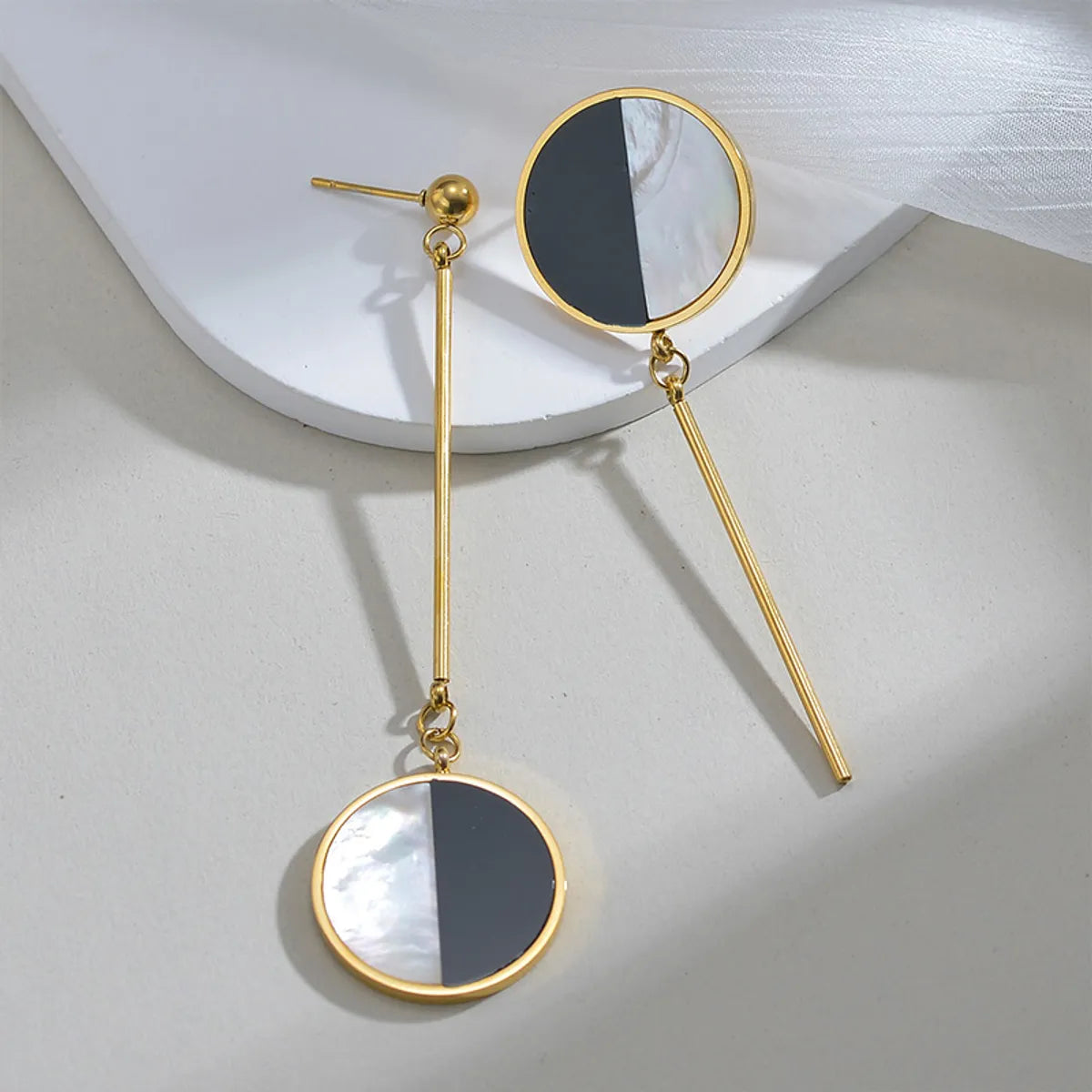 1 Pair Elegant Retro Round Plating Inlay Stainless Steel Acrylic Shell 18k Gold Plated Drop Earrings