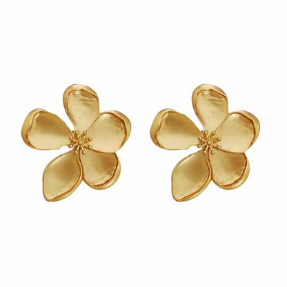 1 Pair Elegant Retro Sweet Flower Copper Alloy 18K Gold Plated Ear Studs