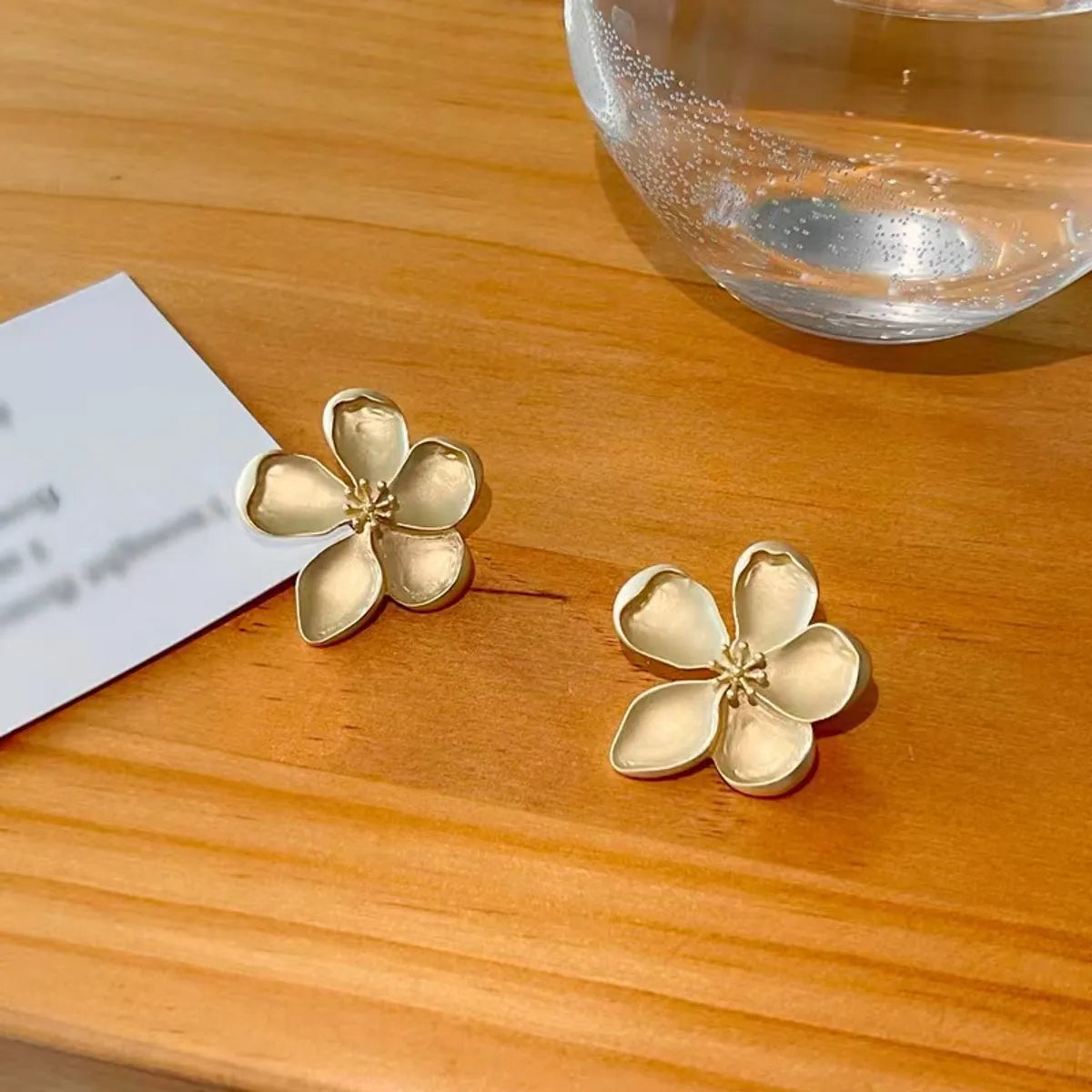 1 Pair Elegant Retro Sweet Flower Copper Alloy 18K Gold Plated Ear Studs