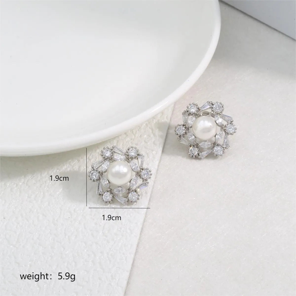 1 Pair Elegant Romantic Shiny Snowflake Polishing Inlay Copper Artificial Pearls Zircon Ear Studs