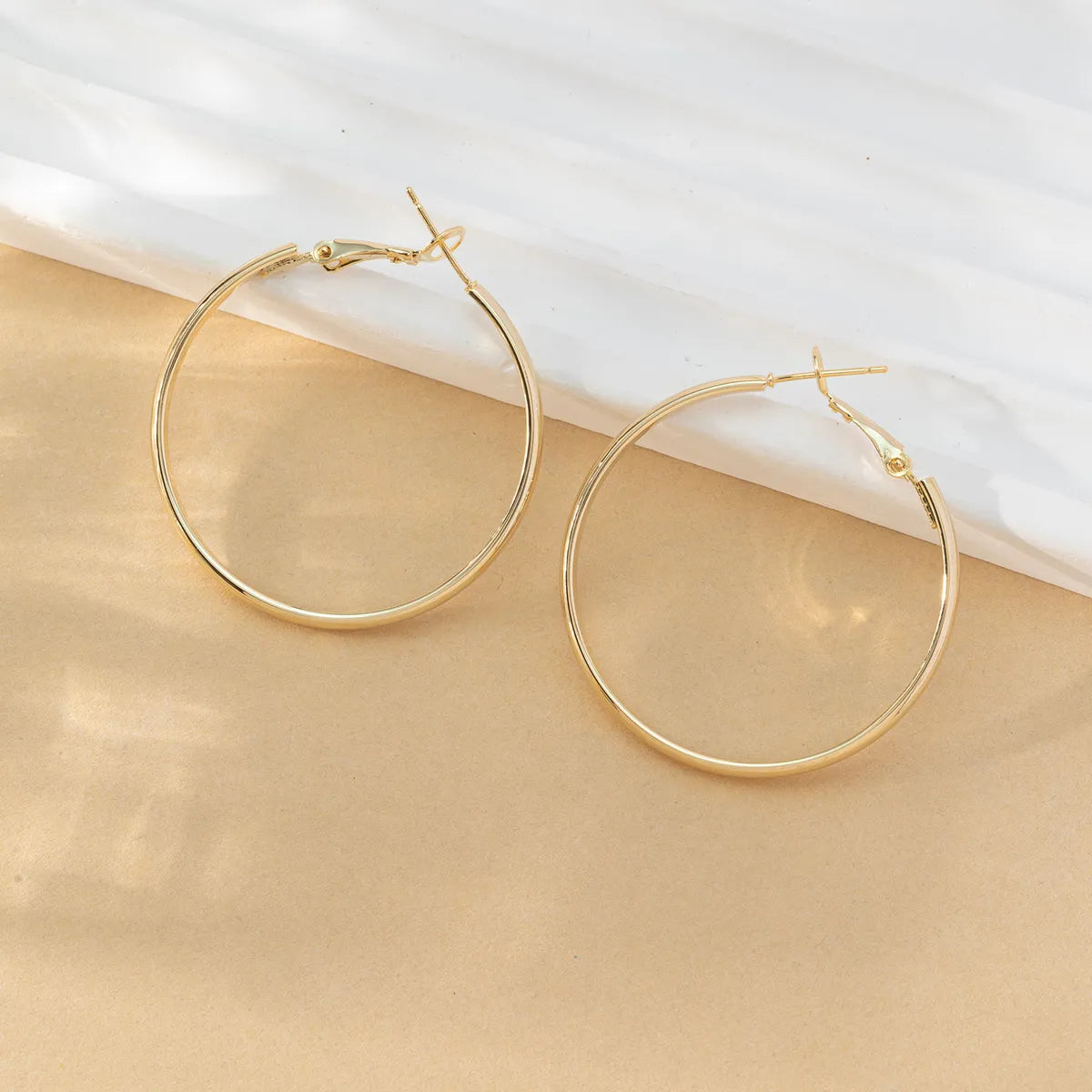 1 Pair Elegant Round Handmade Alloy Metal White Gold Plated Gold Plated Hoop Earrings