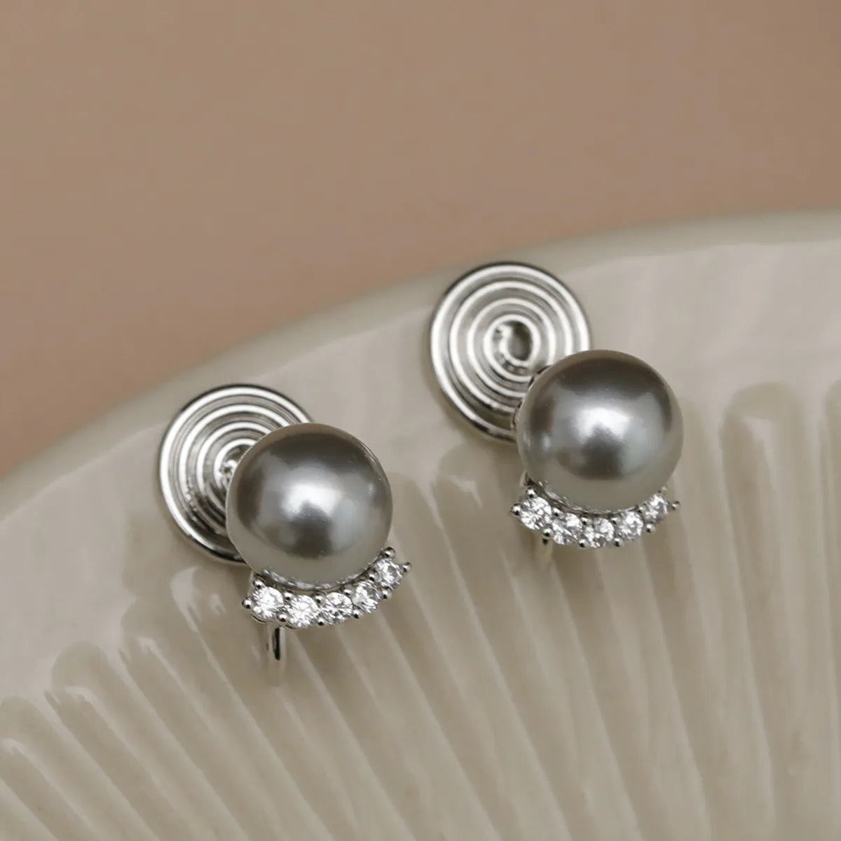 1 Pair Elegant Round Pearl Copper 18K Gold Plated Ear Studs