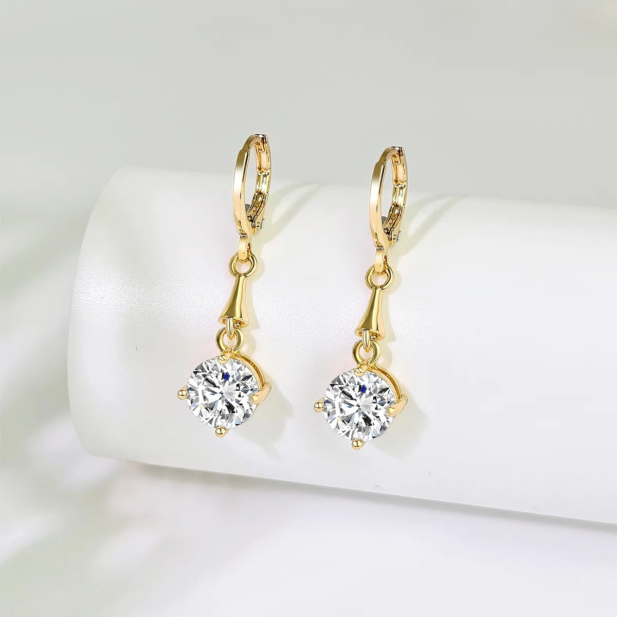 1 Pair Elegant Round Plating Inlay Copper Zircon Gold Plated Drop Earrings