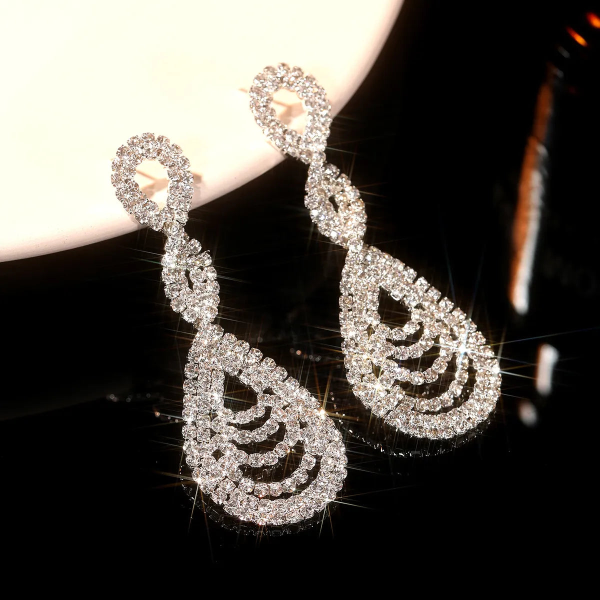 1 Pair Elegant Shiny Geometric Inlay Alloy Rhinestones Silver Plated Drop Earrings