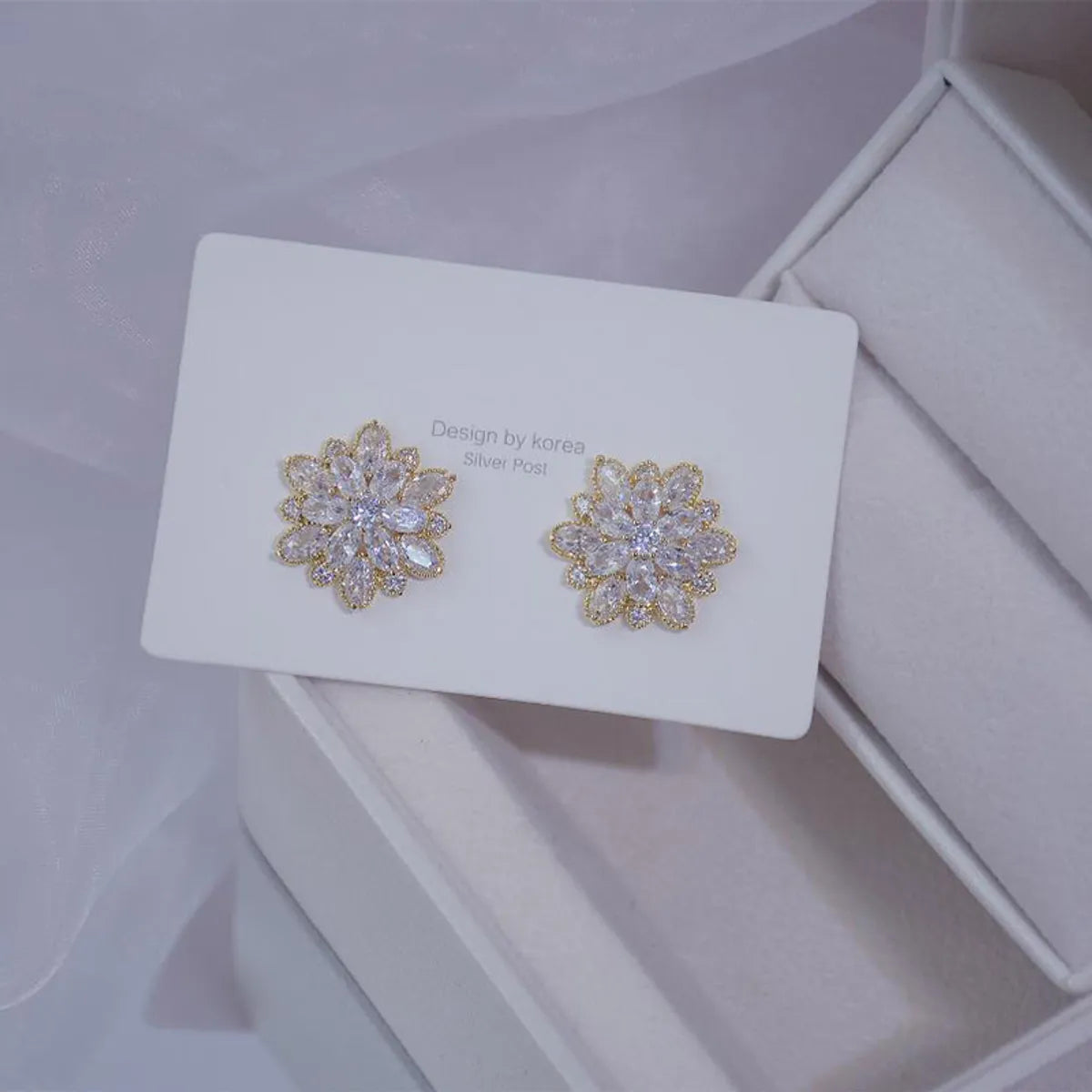 1 Pair Elegant Shiny Snowflake Plating Inlay Copper Zircon Gold Plated Ear Studs