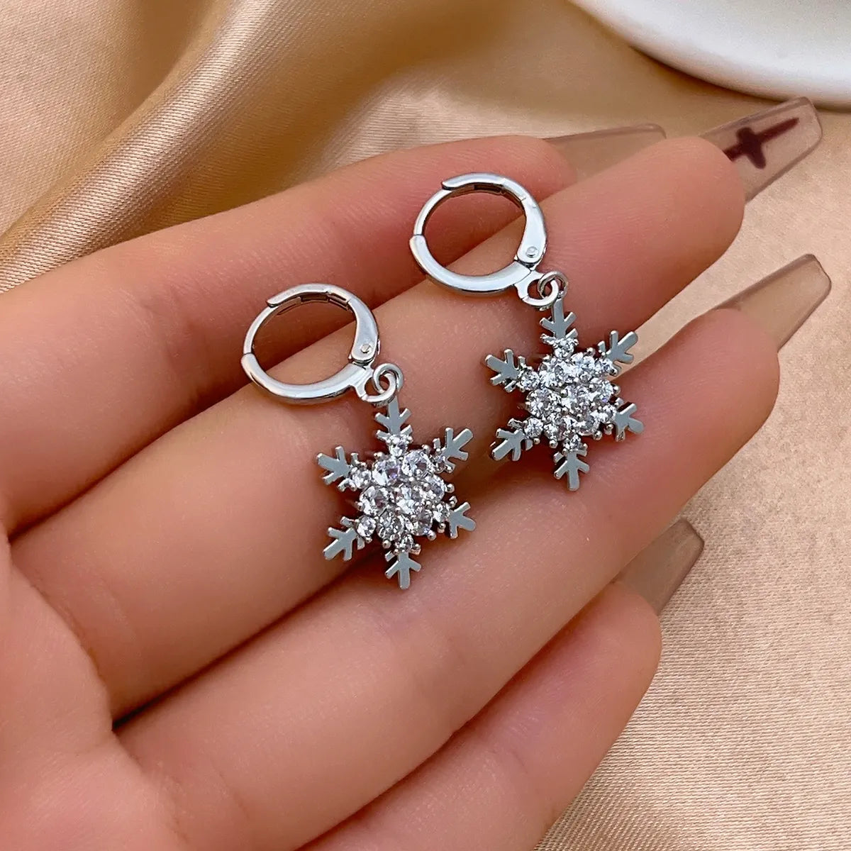 1 Pair Elegant Shiny Snowflake Plating Inlay Copper Zircon White Gold Plated Gold Plated Drop Earrings