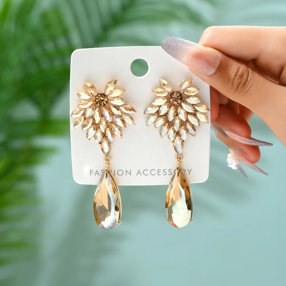 1 Pair Elegant Shiny Water Droplets Hollow Out Inlay Zinc Alloy Rhinestones Drop Earrings