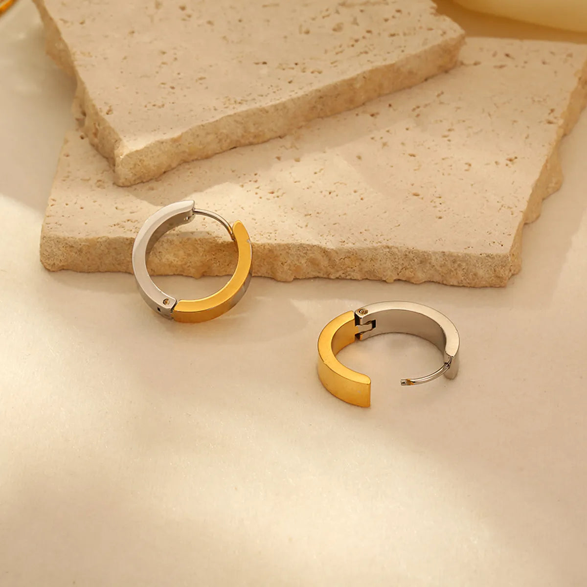 1 Pair Elegant Simple Style Color Block Polishing Plating Stainless Steel 18k Gold Plated Hoop Earrings