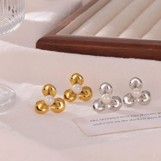 1 Pair Elegant Simple Style Commute Flower Plating 304 Stainless Steel Artificial Pearls White Gold Plated Gold Plated Ear Studs