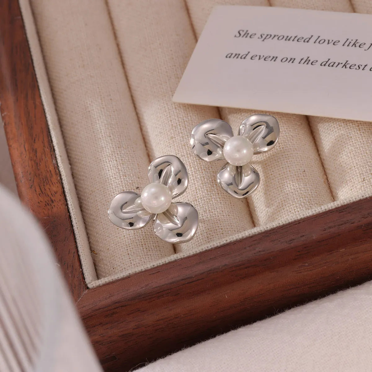 1 Pair Elegant Simple Style Commute Flower Plating 304 Stainless Steel Artificial Pearls White Gold Plated Gold Plated Ear Studs