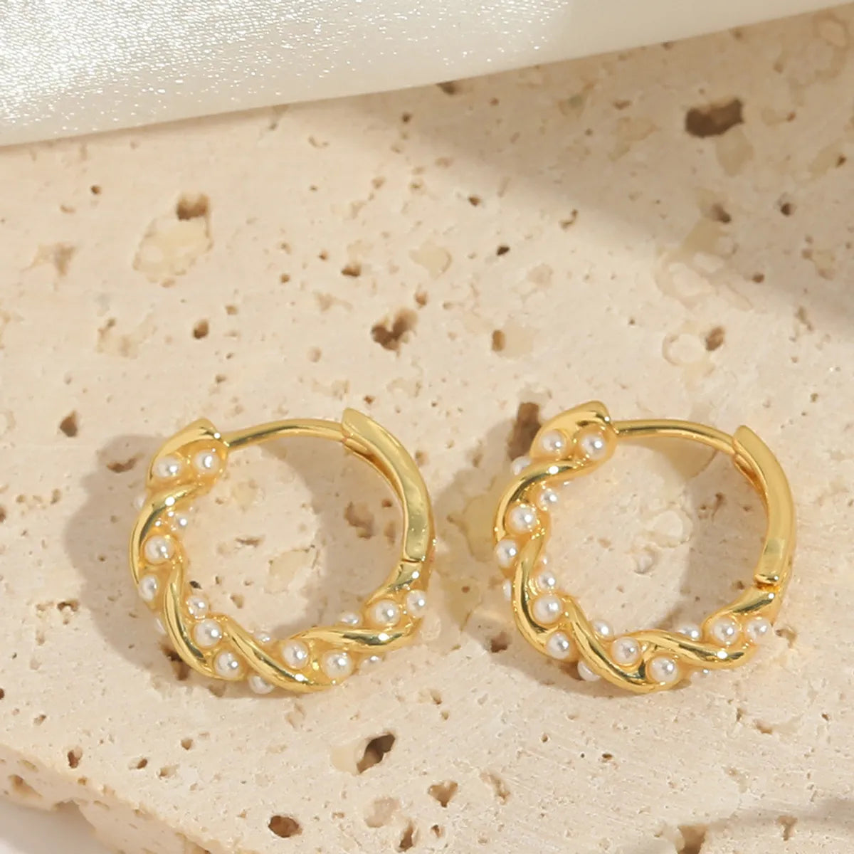 1 Pair Elegant Simple Style Commute Solid Color Plating Inlay Copper Zircon 14K Gold Plated Earrings