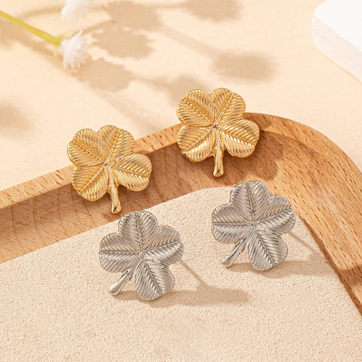 1 Pair Elegant Simple Style Floral Zinc Alloy Ear Studs