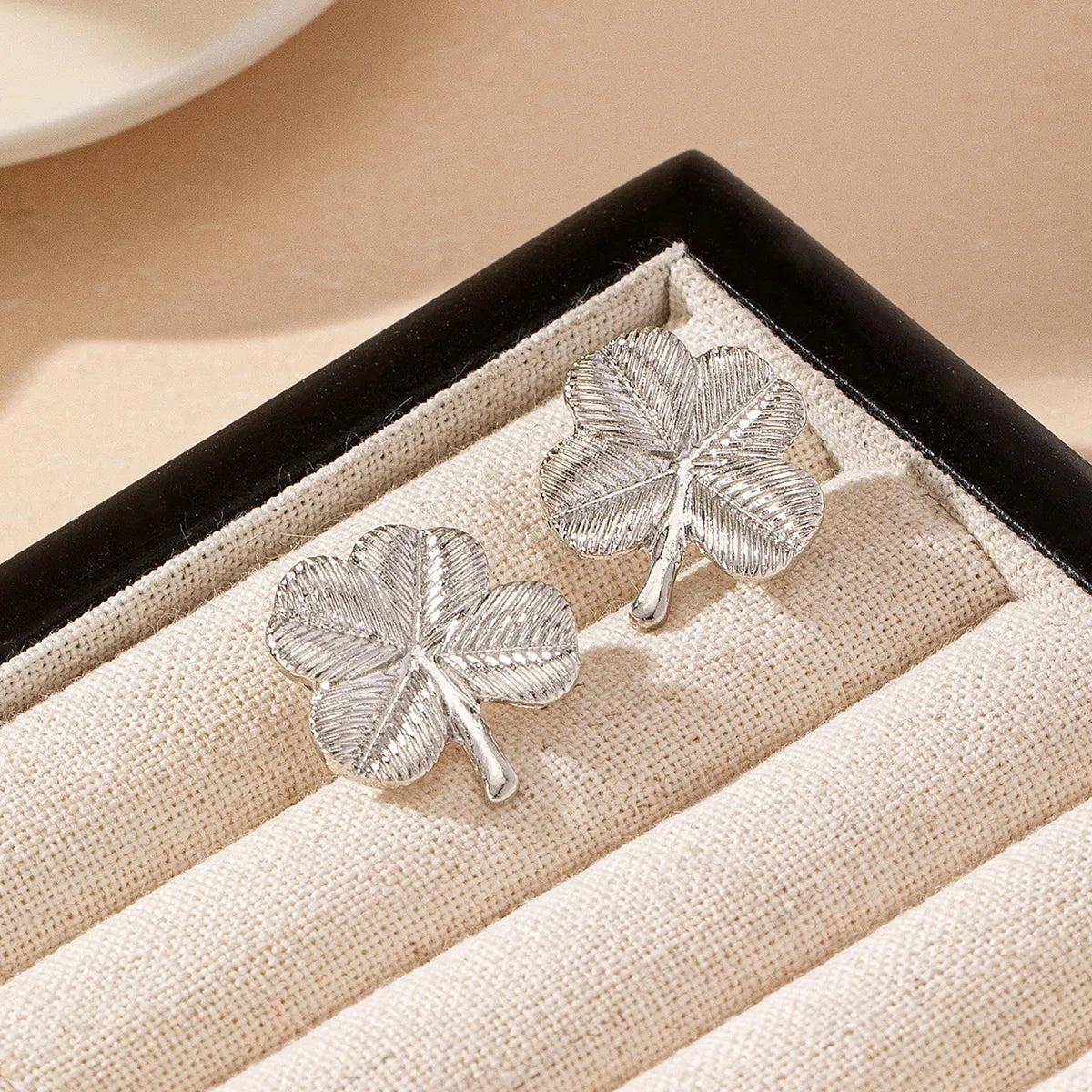 1 Pair Elegant Simple Style Floral Zinc Alloy Ear Studs