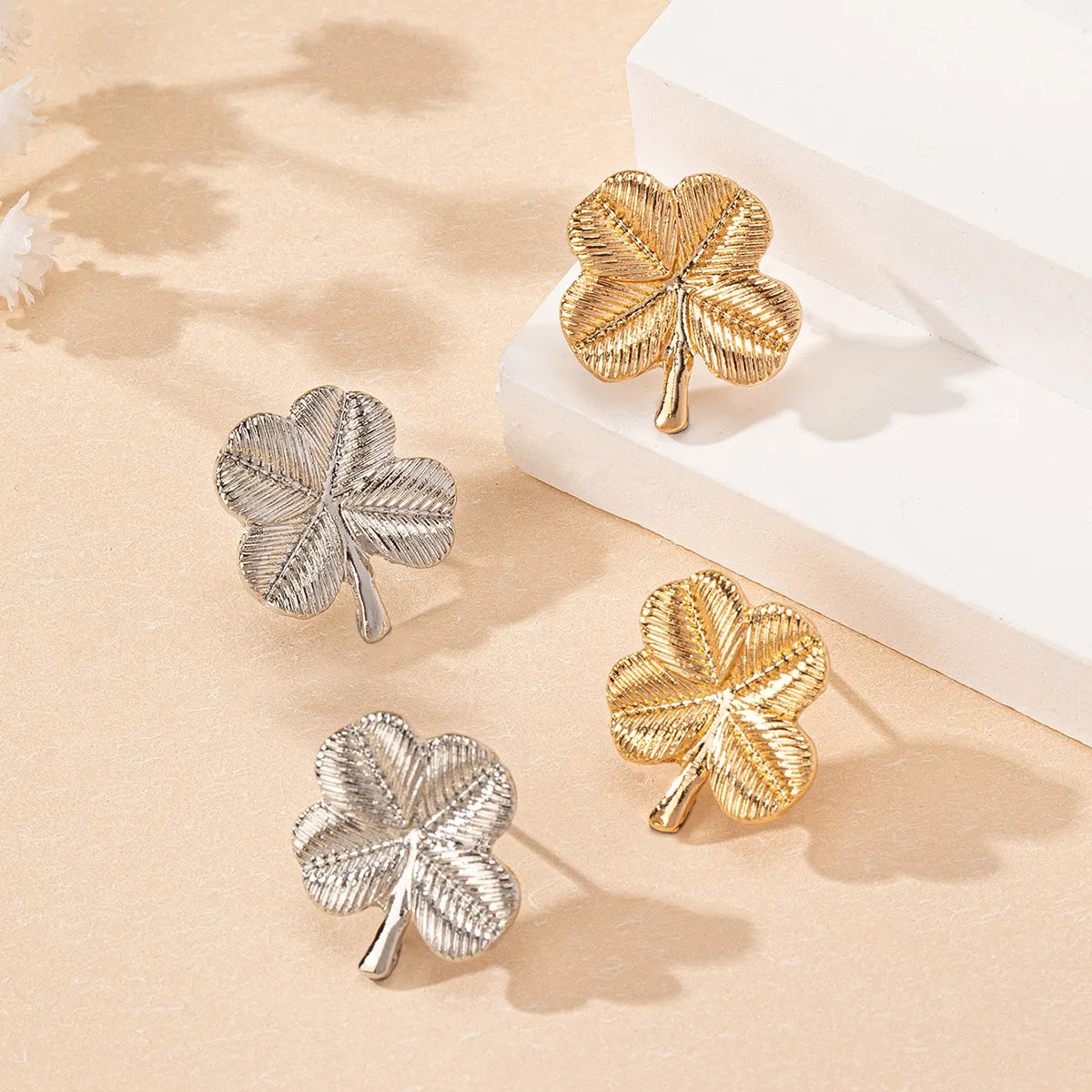 1 Pair Elegant Simple Style Floral Zinc Alloy Ear Studs