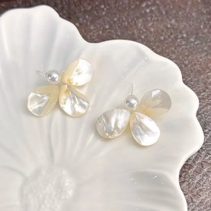 1 Pair Elegant Simple Style Flower Inlay Shell Pearl Ear Studs