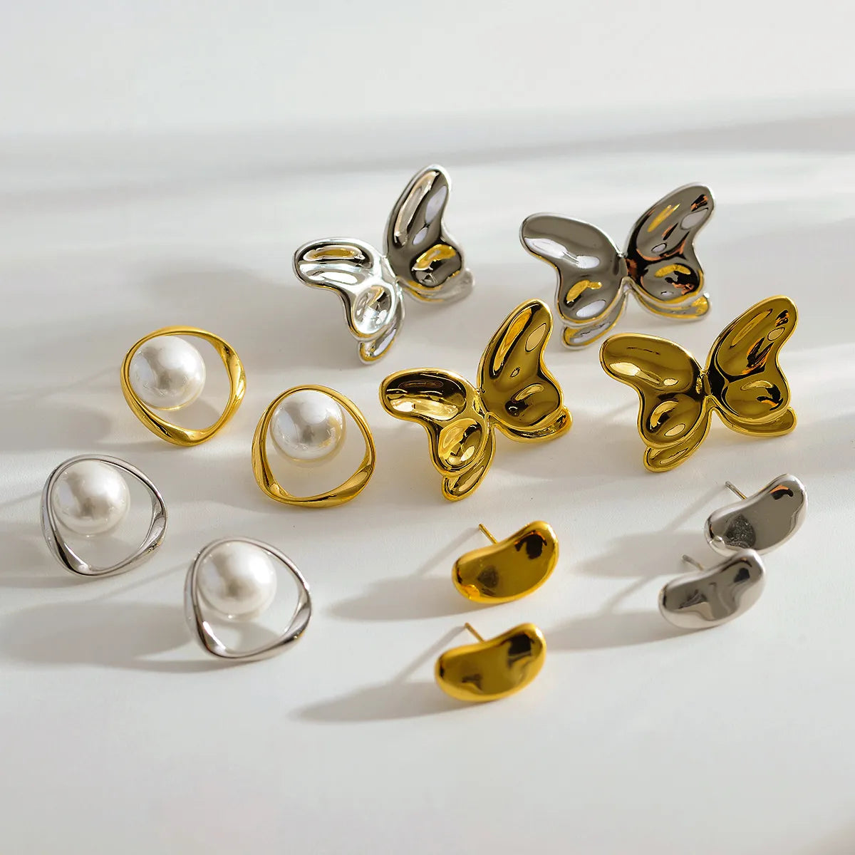 1 Pair Elegant Simple Style Flower Plating Inlay 304 Stainless Steel Pearl 18K Gold Plated Ear Studs