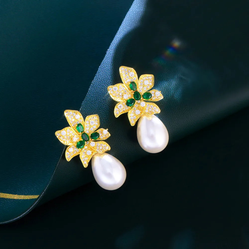 1 Pair Elegant Simple Style Flower Plating Inlay Copper Pearl Zircon White Gold Plated Drop Earrings