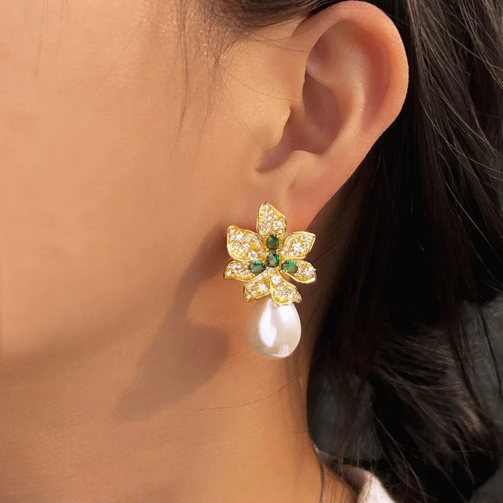 1 Pair Elegant Simple Style Flower Plating Inlay Copper Pearl Zircon White Gold Plated Drop Earrings