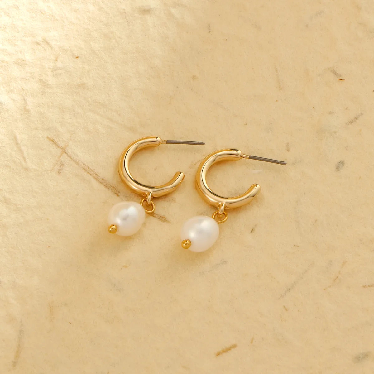 1 Pair Elegant Simple Style Geometric Inlay Copper Freshwater Pearl Gold Plated Drop Earrings