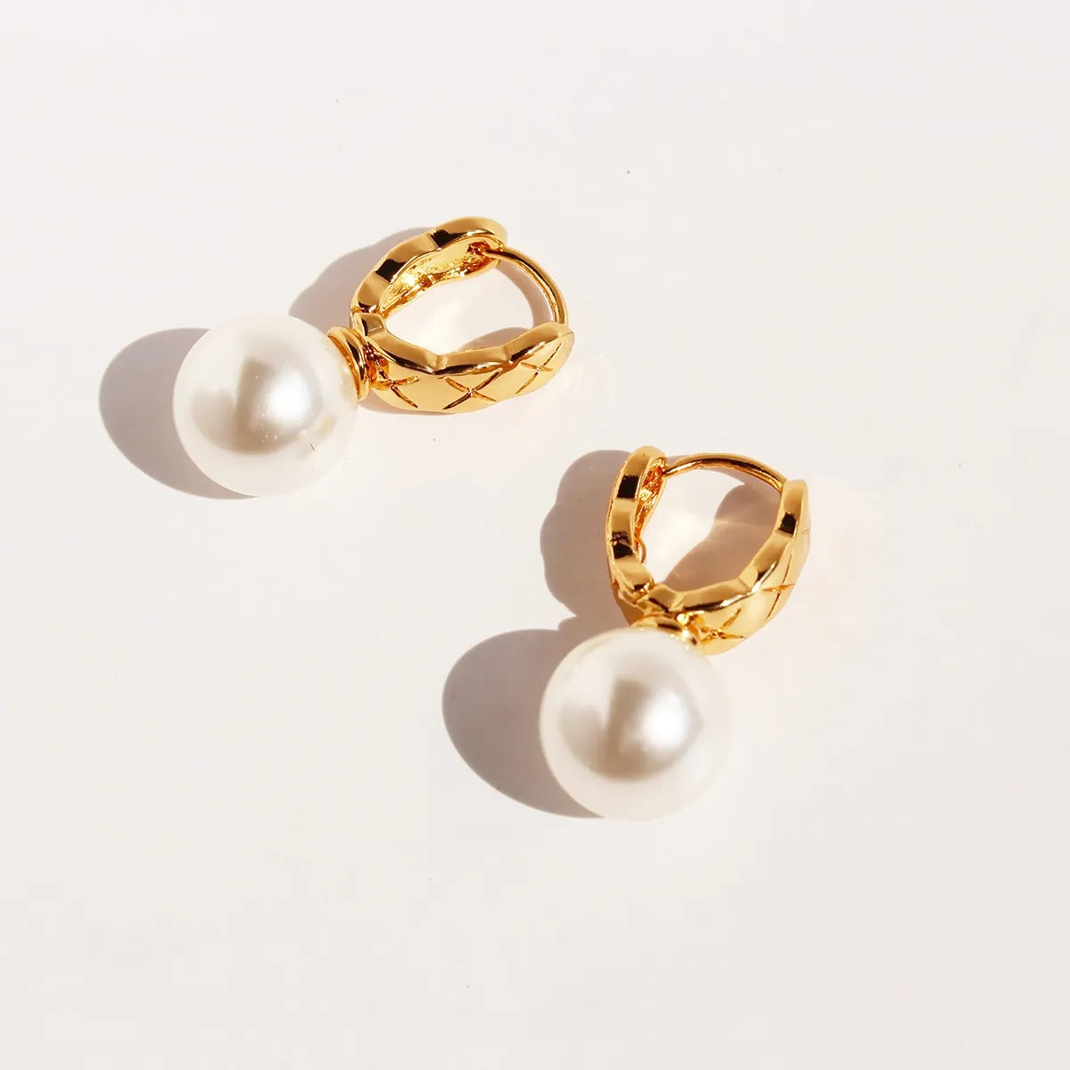 1 Pair Elegant Simple Style Geometric Plating Inlay Brass Pearl 18K Gold Plated Drop Earrings