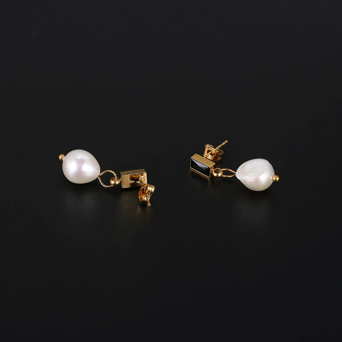 1 Pair Elegant Simple Style Geometric Plating Inlay Stainless Steel Freshwater Pearl Zircon 18k Gold Plated Drop Earrings