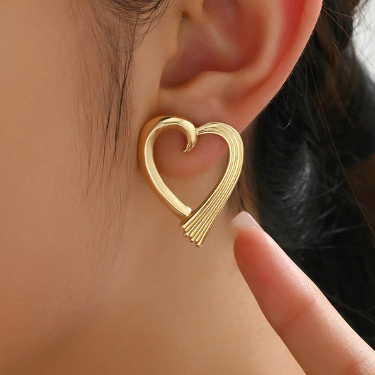 1 Pair Elegant Simple Style Heart Shape Hollow Out Alloy Ear Studs