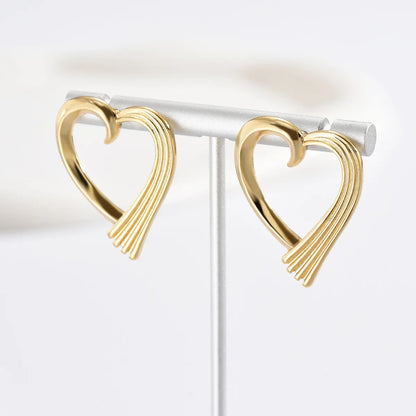 1 Pair Elegant Simple Style Heart Shape Hollow Out Alloy Ear Studs