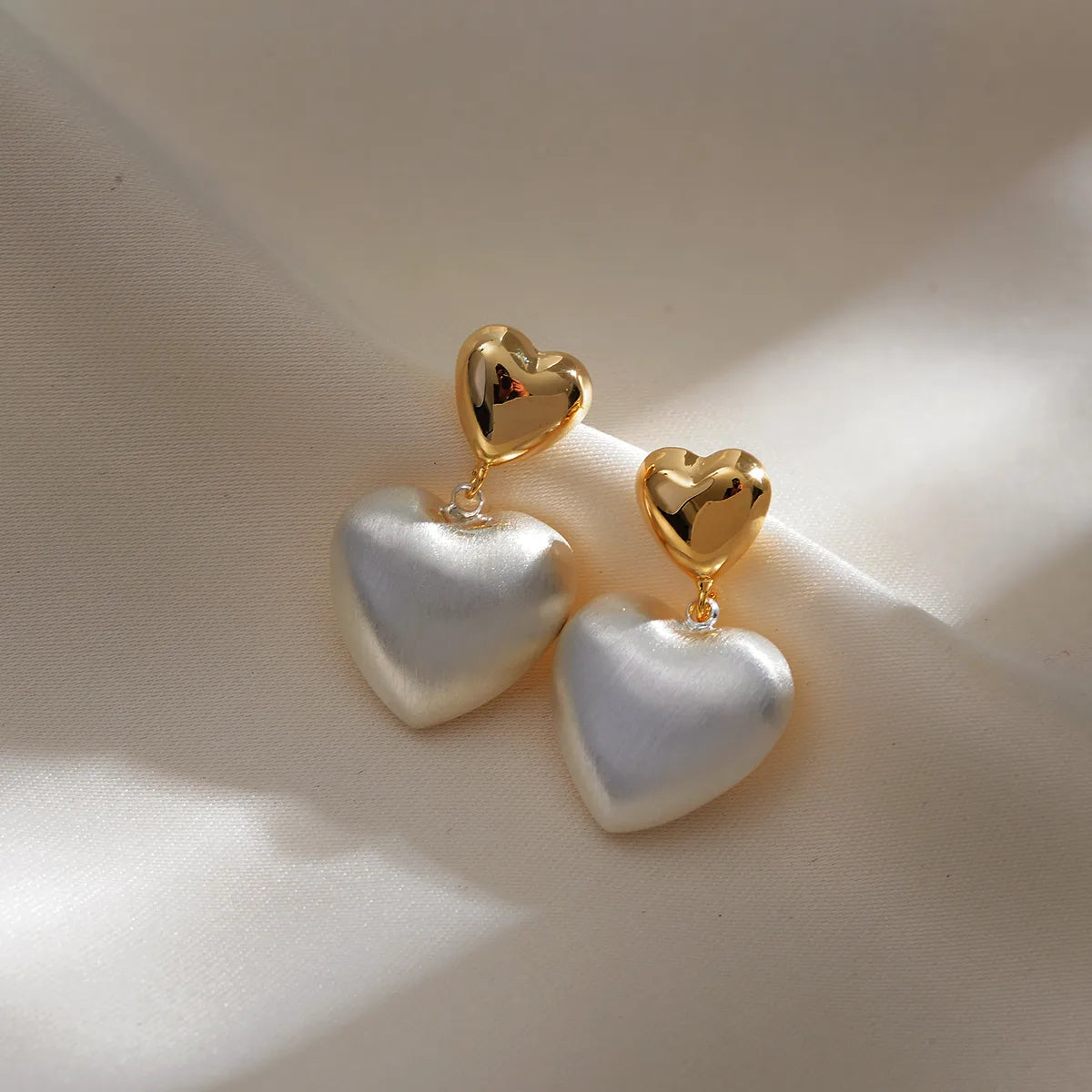 1 Pair Elegant Simple Style Heart Shape Pearl Plating Copper 18k Gold Plated Drop Earrings