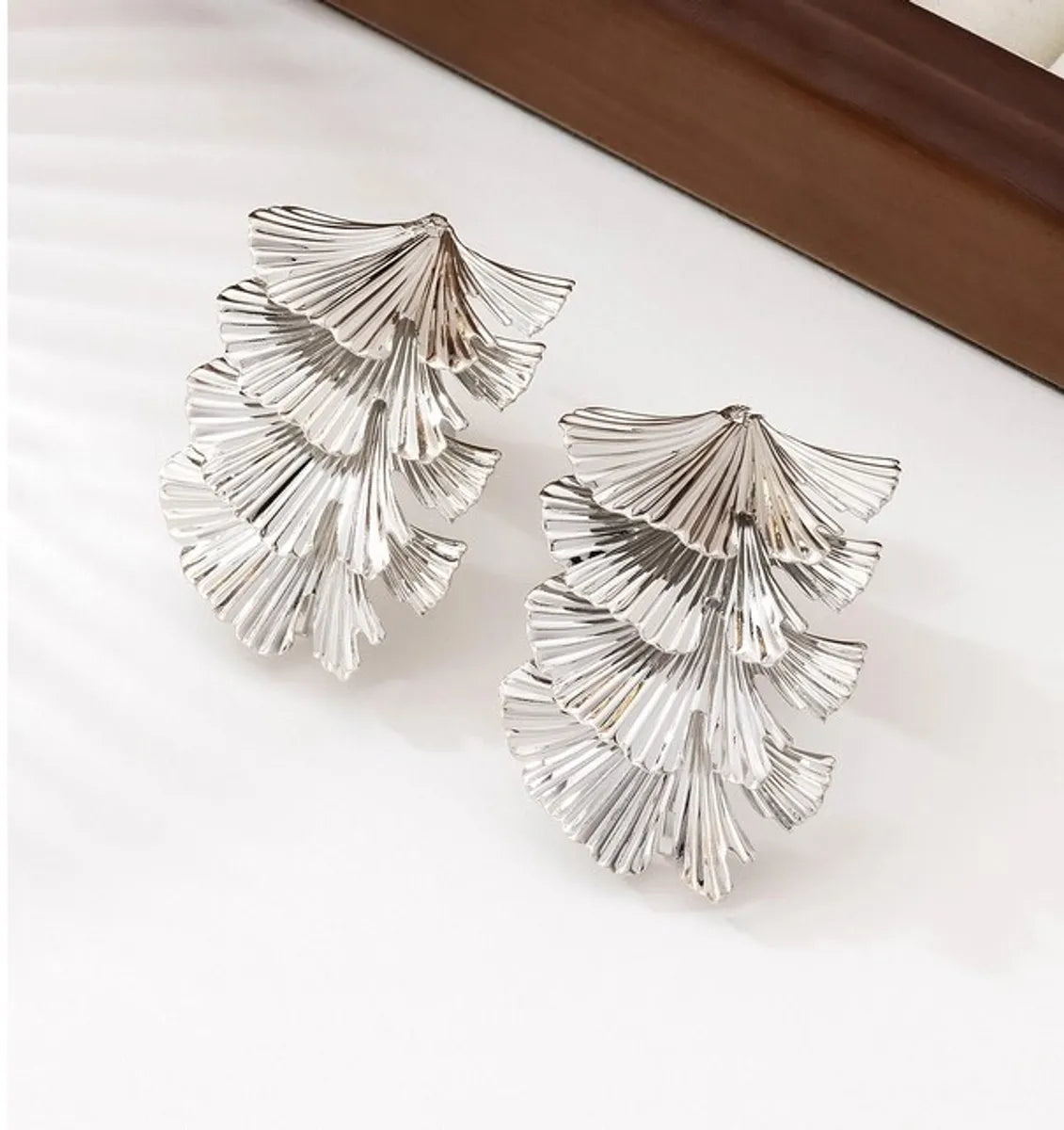 1 Pair Elegant Simple Style Leaves Plant Pleated Titanium Steel Iron White Gold Plated Gold Plated Ear Studs