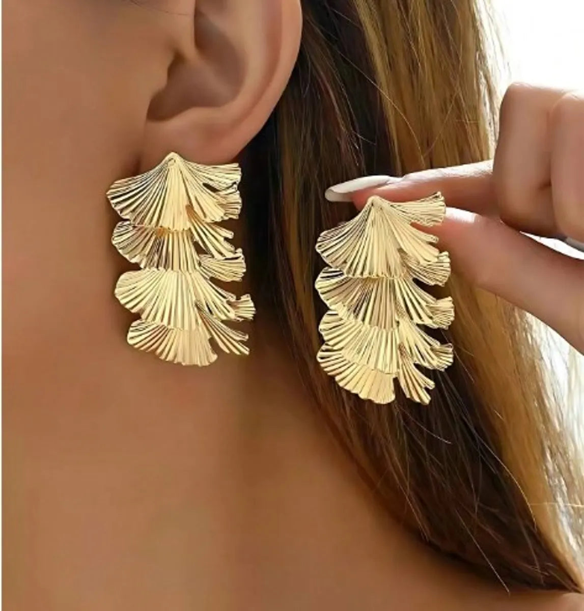 1 Pair Elegant Simple Style Leaves Plant Pleated Titanium Steel Iron White Gold Plated Gold Plated Ear Studs