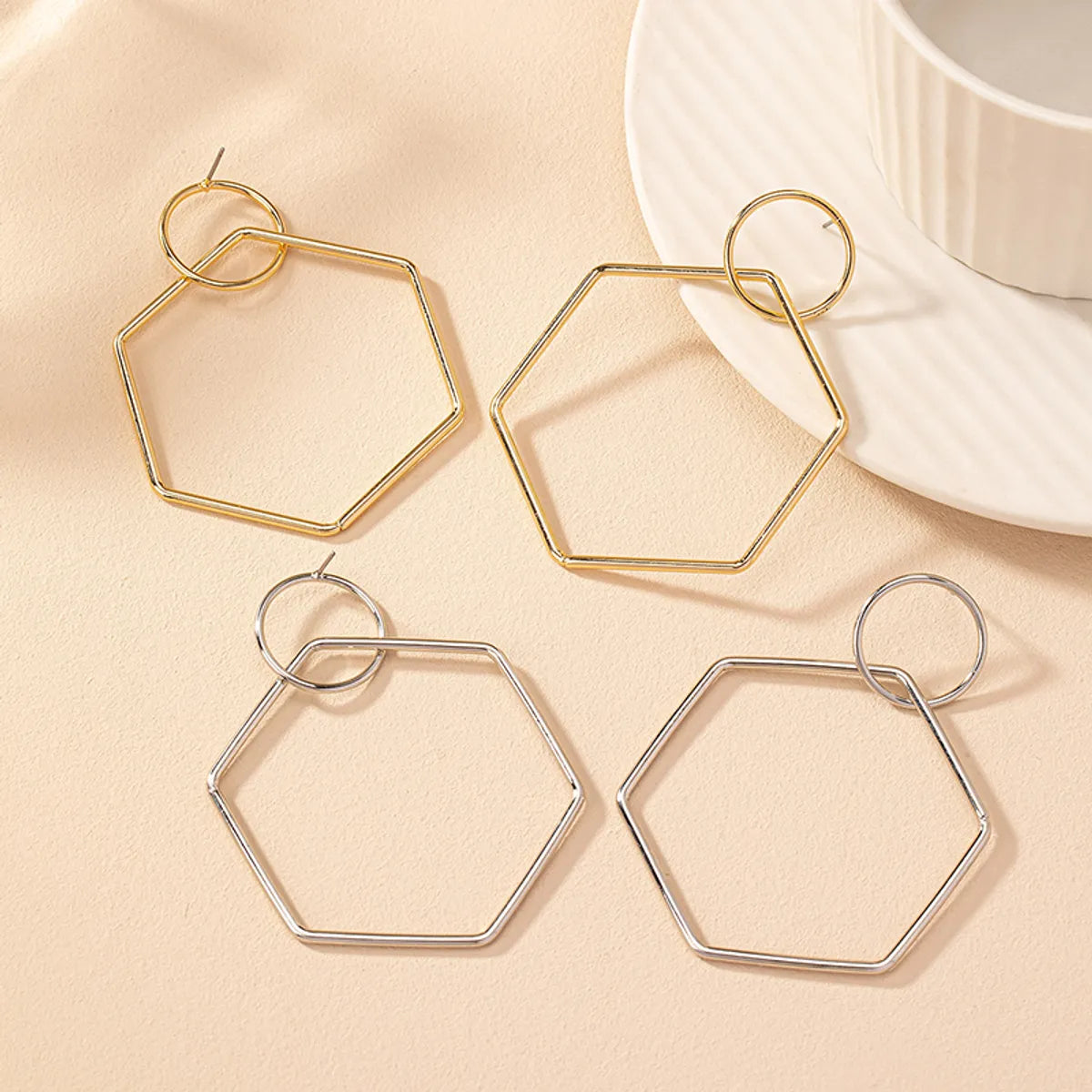 1 Pair Elegant Simple Style Rhombus Iron Drop Earrings