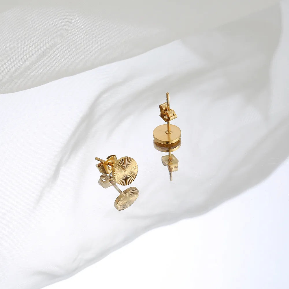 1 Pair Elegant Simple Style Round Plating Carving 304 Stainless Steel 18K Gold Plated Ear Studs