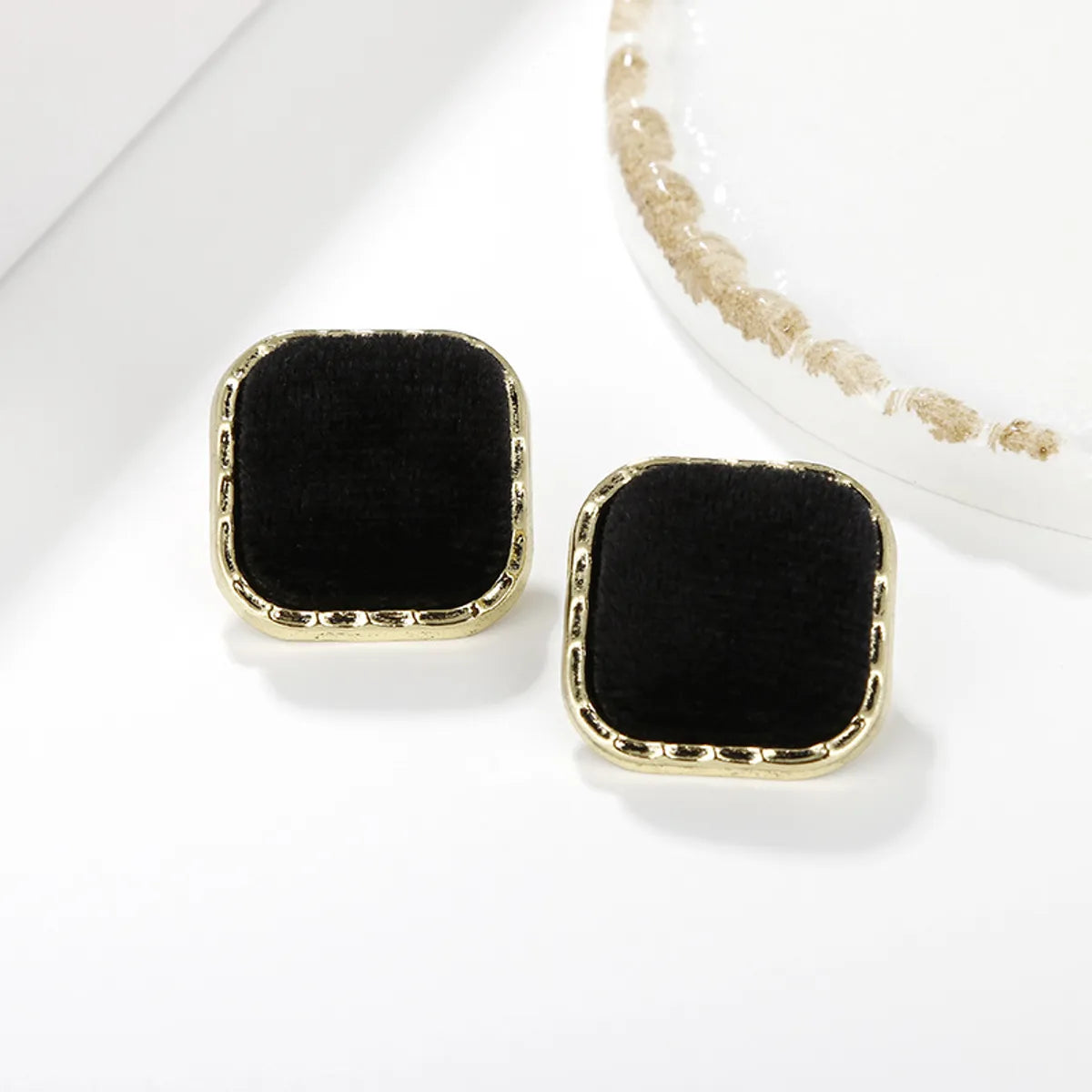 1 Pair Elegant Simple Style Round Square Plush Alloy Flannel Ear Studs