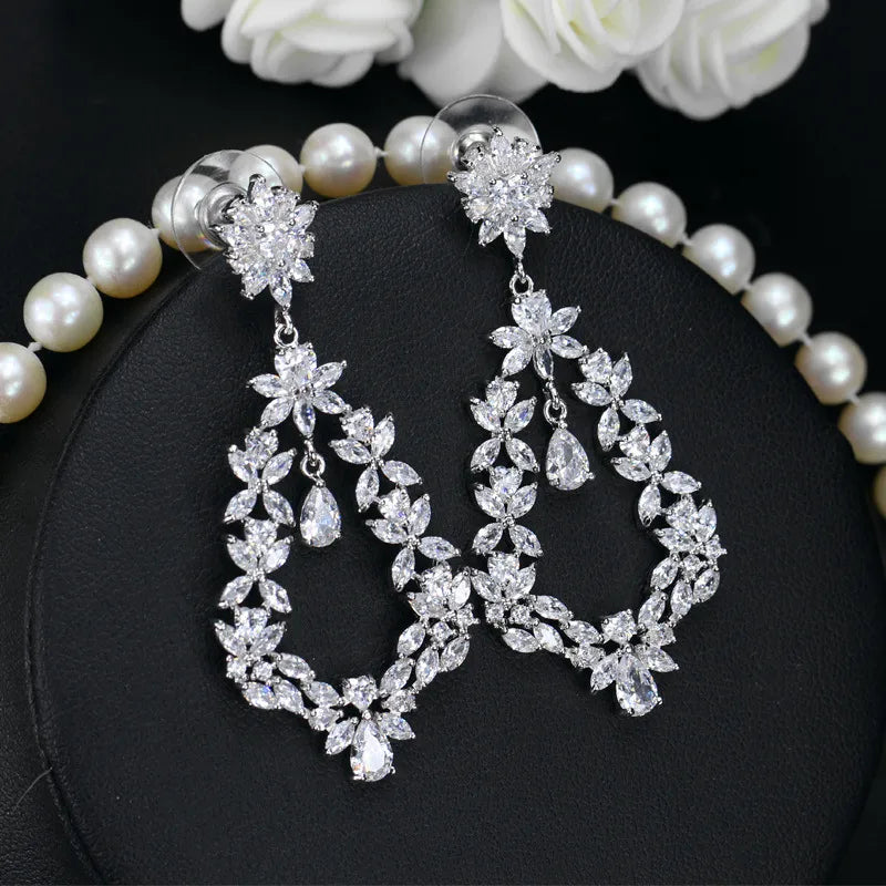 1 Pair Elegant Simple Style Shiny Water Droplets Flower Hollow Out Inlay Copper Zircon White Gold Plated Drop Earrings