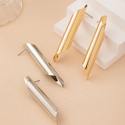 1 Pair Elegant Simple Style Solid Color Iron Ear Studs