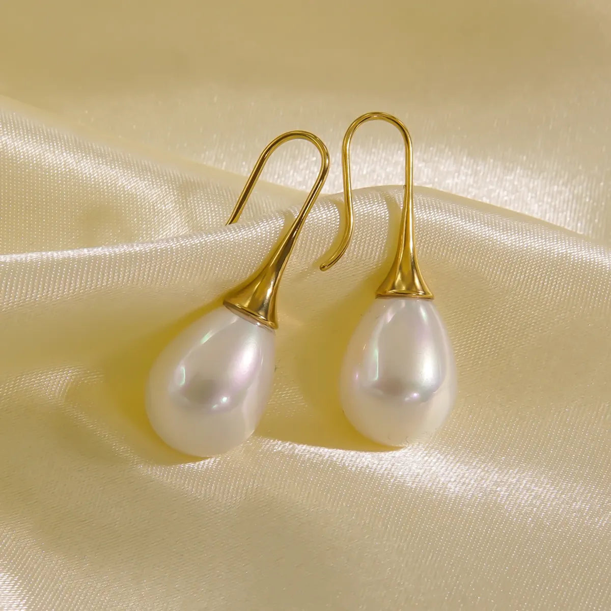 1 Pair Elegant Simple Style Solid Color Plating Inlay Stainless Steel Freshwater Pearl Titanium Steel Pearl 14k Gold Plated Drop Earrings