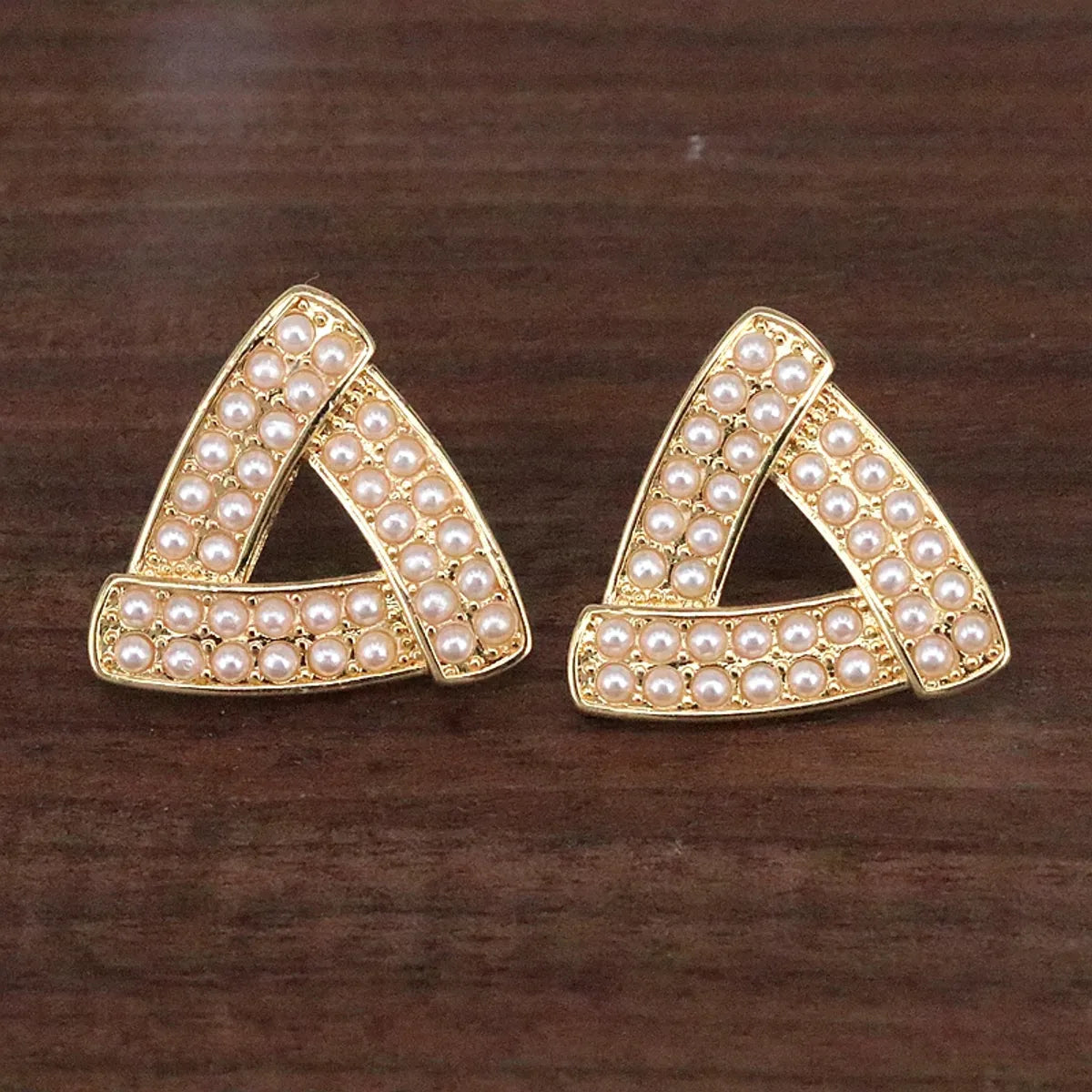 1 Pair Elegant Simple Style Triangle Heart Shape Plating Inlay Copper Artificial Pearls 18k Gold Plated Earrings